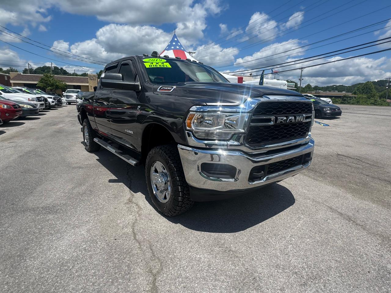 RAM 2500 Tradesman 4x4 Crew Cab 6'4" Box 2019