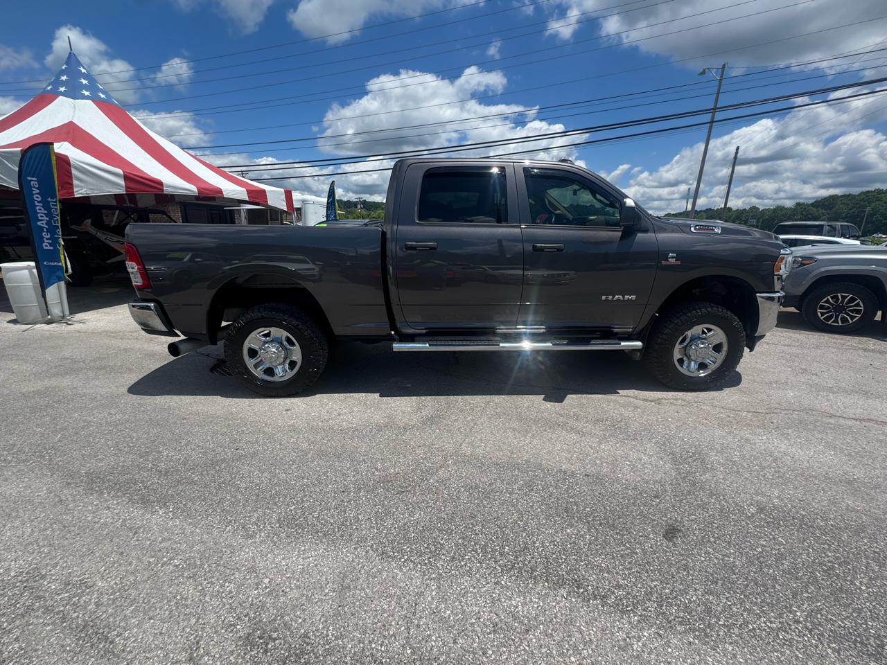 RAM 2500 Tradesman 4x4 Crew Cab 6'4" Box 2019