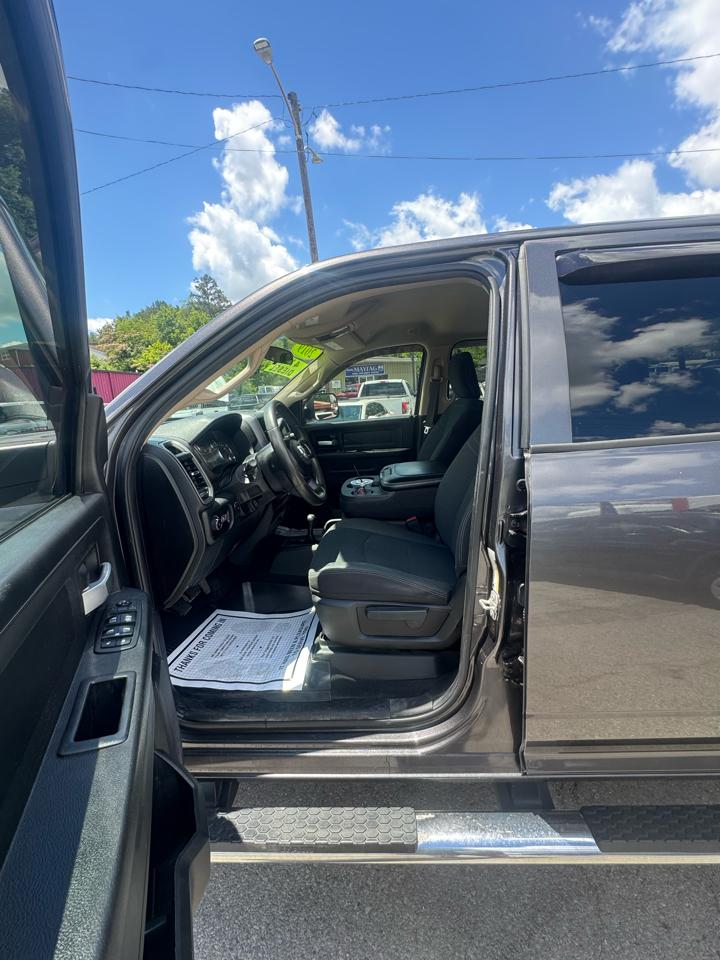 RAM 2500 Tradesman 4x4 Crew Cab 6'4" Box 2019