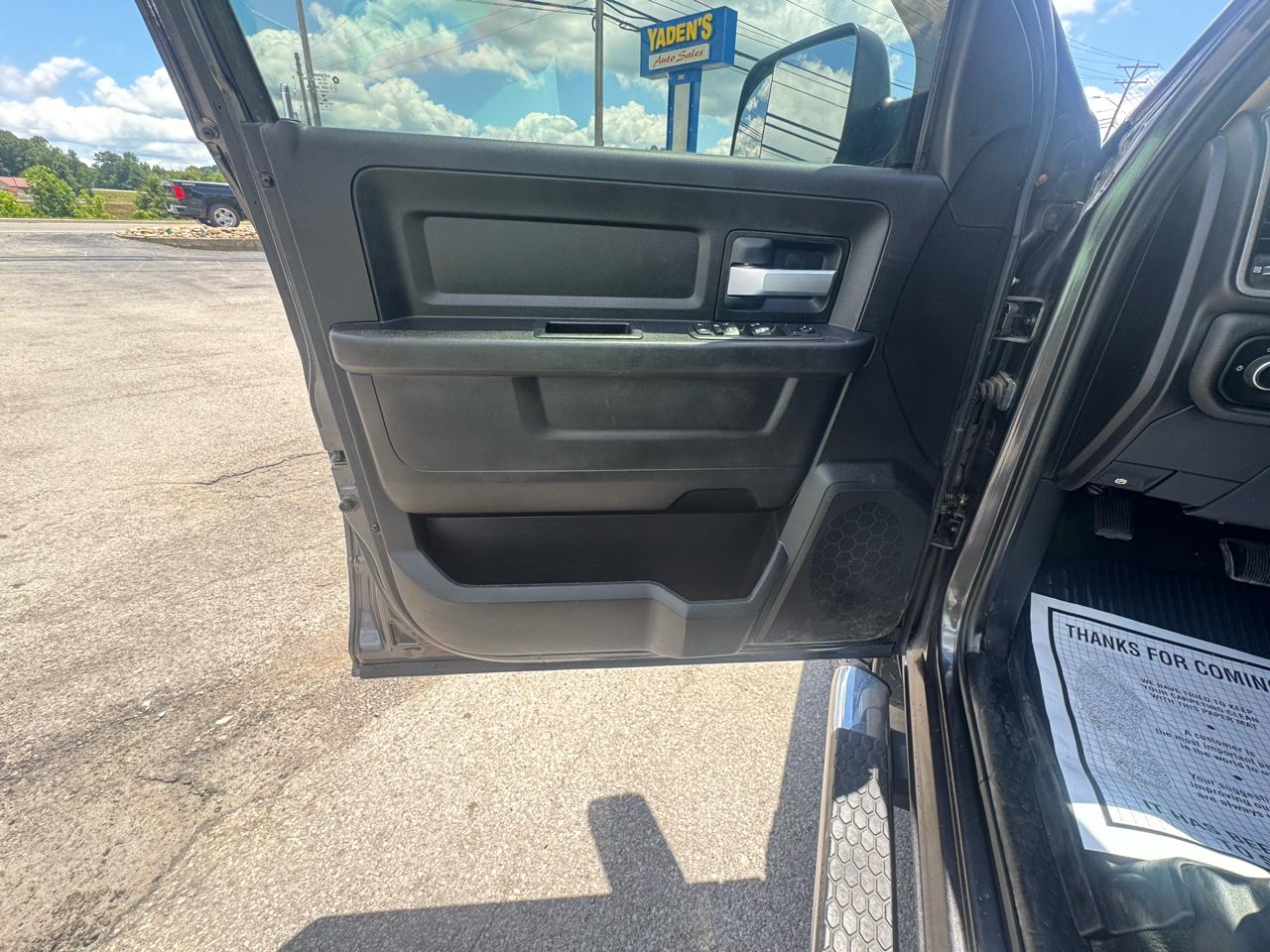 RAM 2500 Tradesman 4x4 Crew Cab 6'4" Box 2019