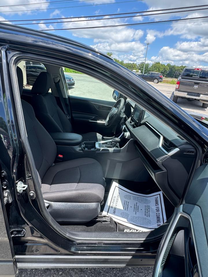 Toyota RAV4 LE AWD (Natl) 2019