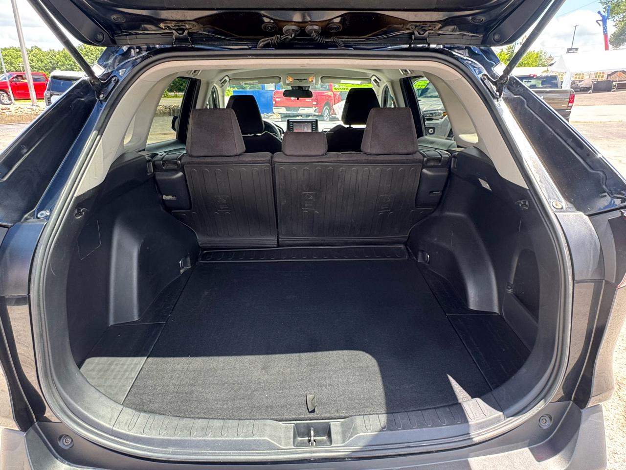 Toyota RAV4 LE AWD (Natl) 2019