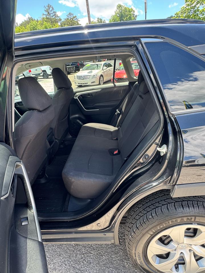 Toyota RAV4 LE AWD (Natl) 2019