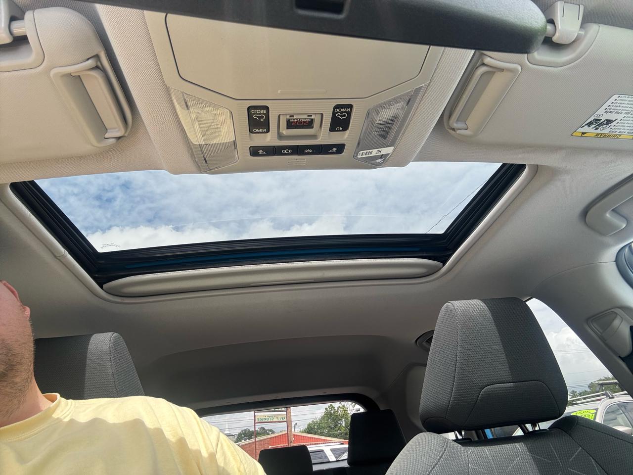 Toyota RAV4 XLE AWD (Natl) 2019