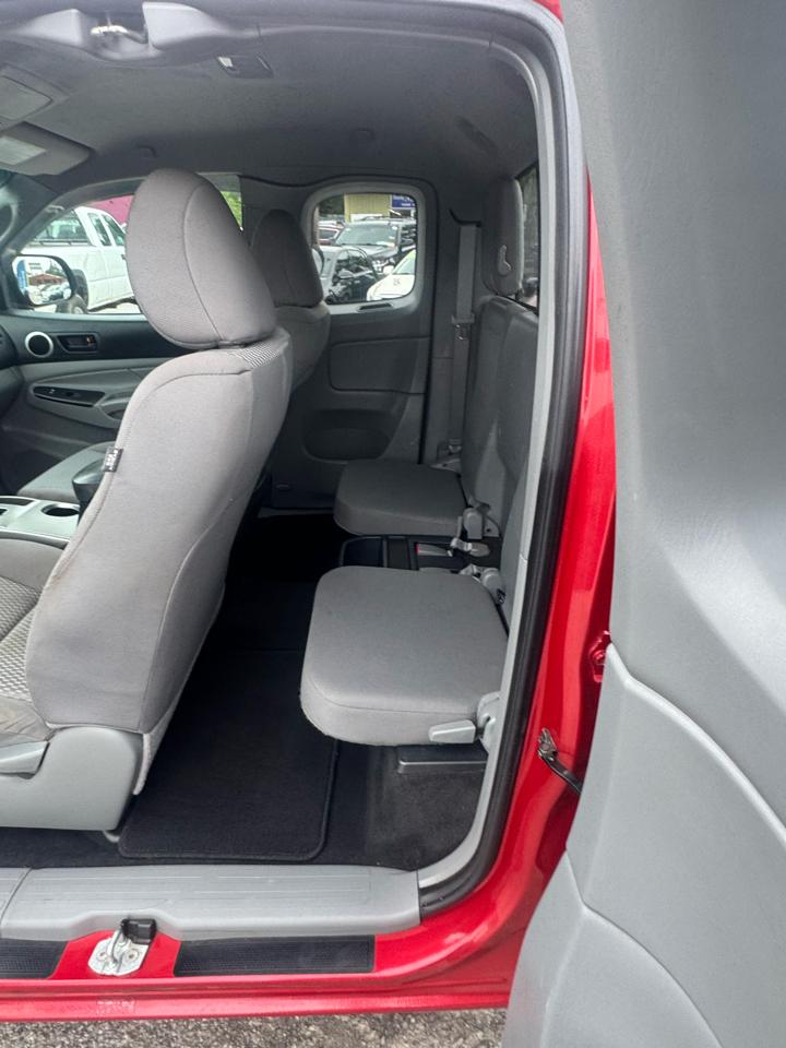 Toyota Tacoma 4WD Access Cab V6 MT (Natl) 2013