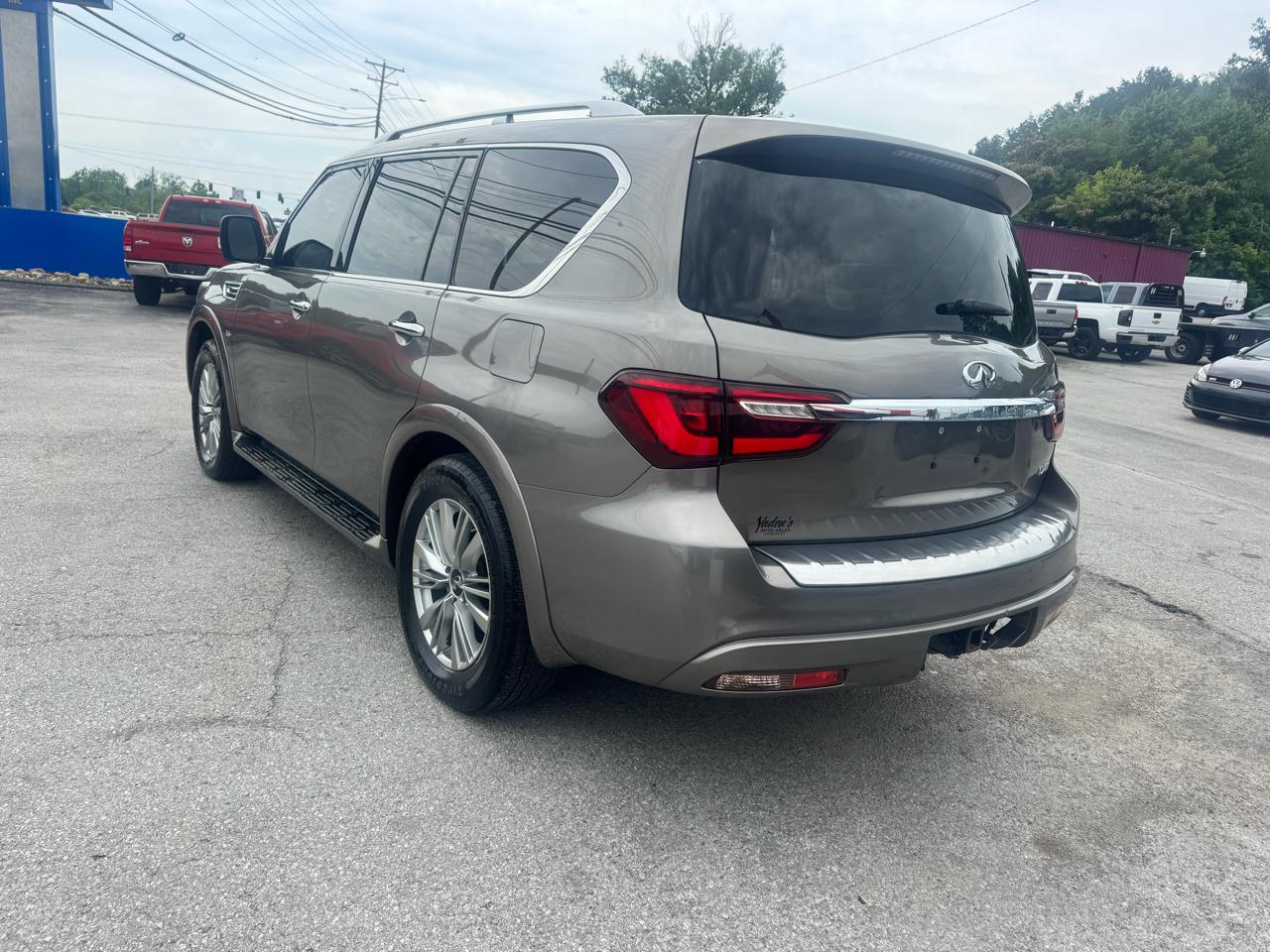 Infiniti QX80 LUXE AWD 2019