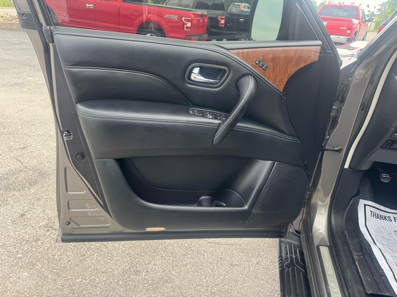 Infiniti QX80 LUXE AWD 2019