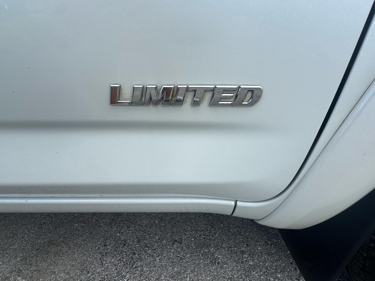 Toyota RAV4 4WD 4dr V6 5-Spd AT Ltd (Natl) 2011