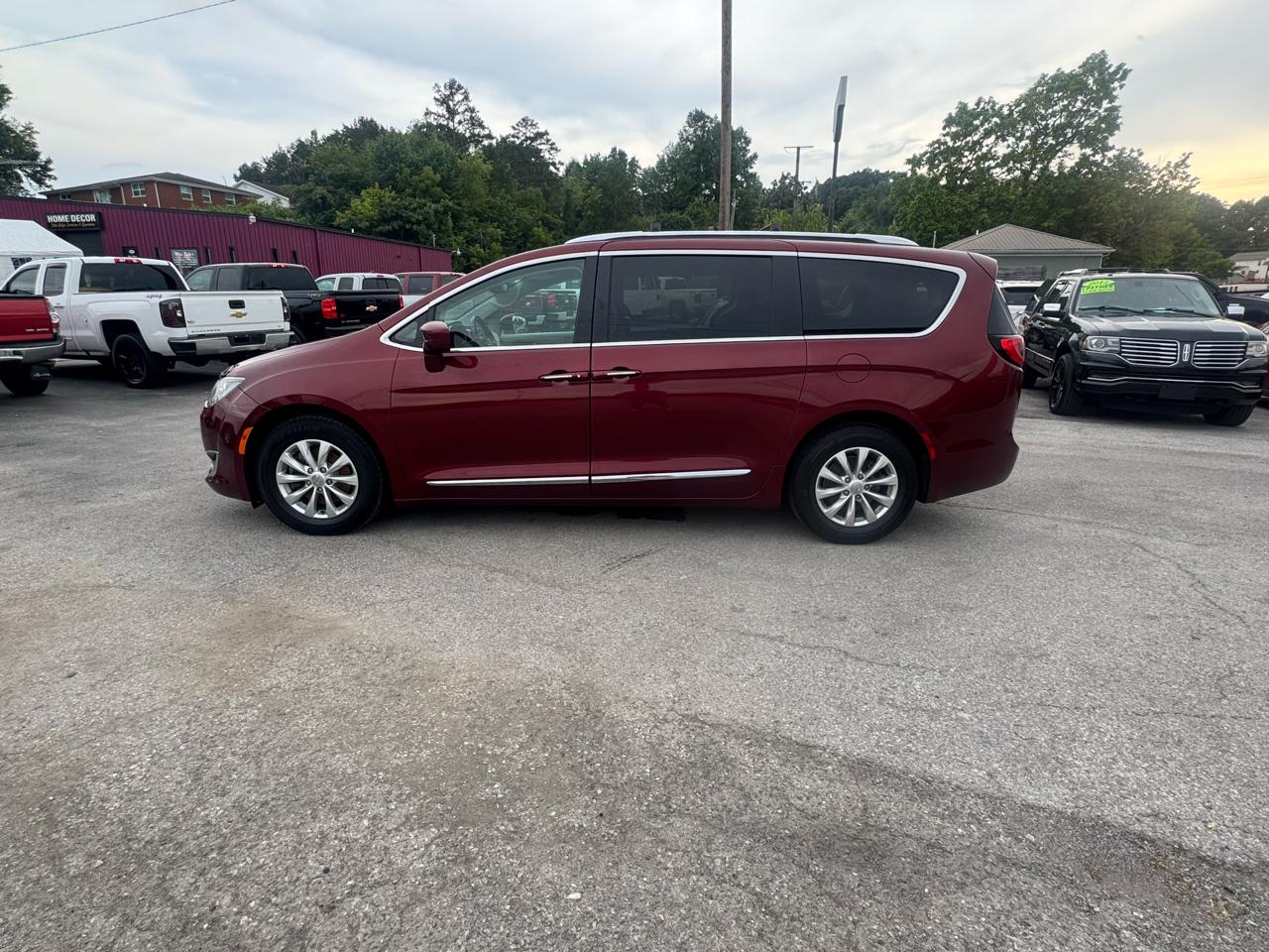 Chrysler Pacifica Touring L FWD 2018