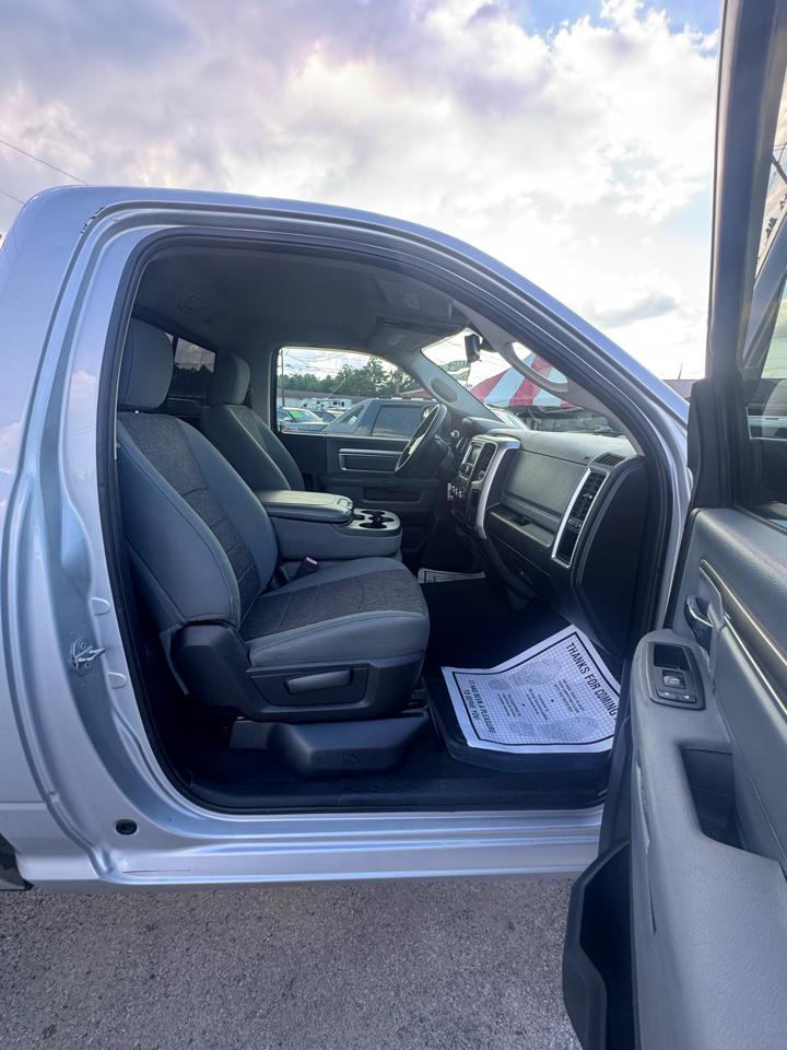 RAM 3500 4WD Reg Cab 140.5" SLT 2016
