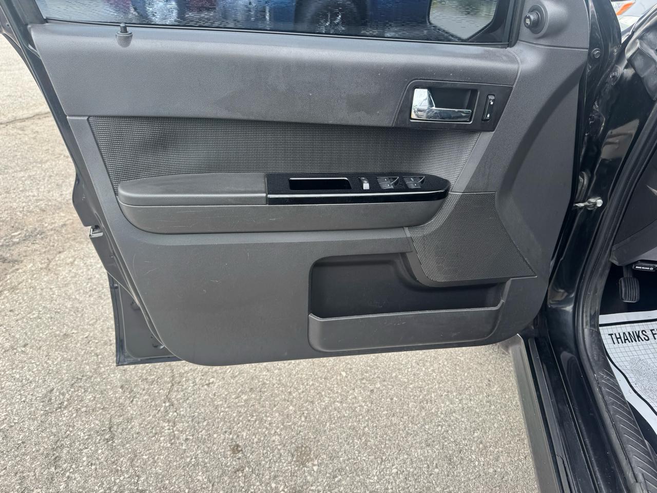 Ford Escape FWD 4dr XLT 2011