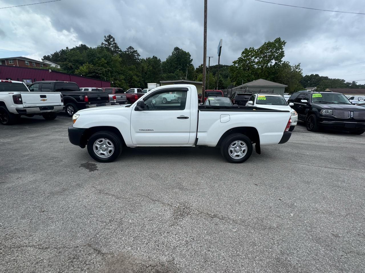 Toyota Tacoma 2WD Reg I4 MT (Natl) 2009
