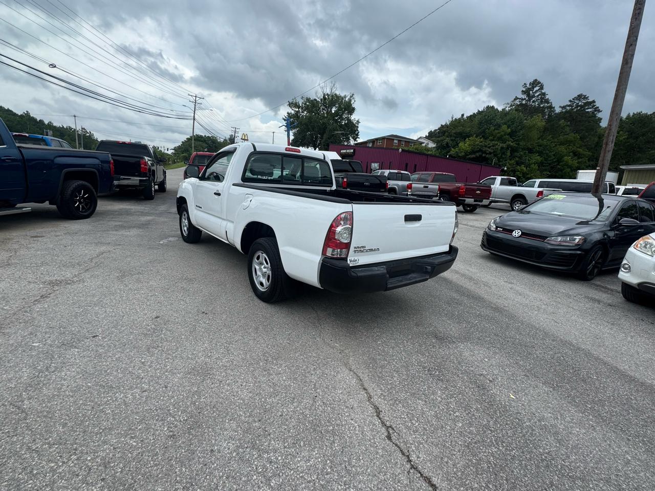Toyota Tacoma 2WD Reg I4 MT (Natl) 2009
