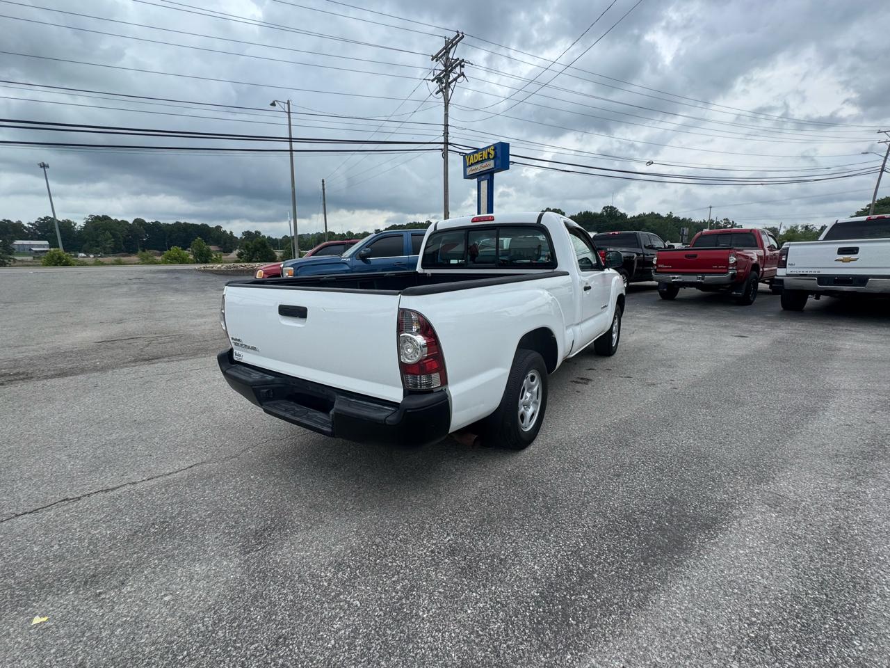 Toyota Tacoma 2WD Reg I4 MT (Natl) 2009