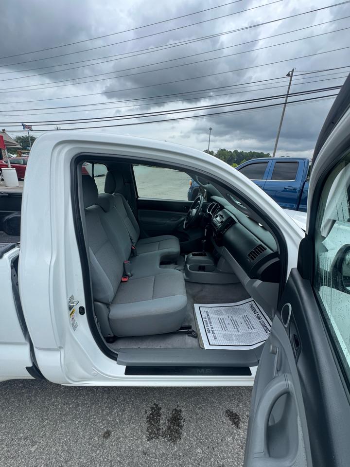 Toyota Tacoma 2WD Reg I4 MT (Natl) 2009