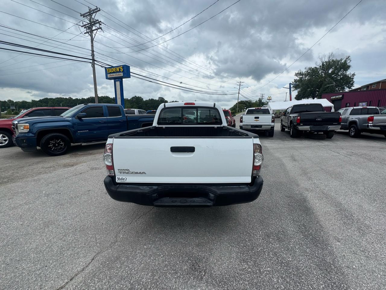 Toyota Tacoma 2WD Reg I4 MT (Natl) 2009