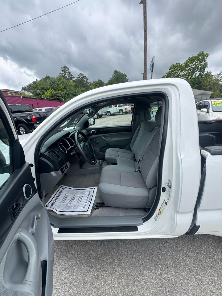Toyota Tacoma 2WD Reg I4 MT (Natl) 2009
