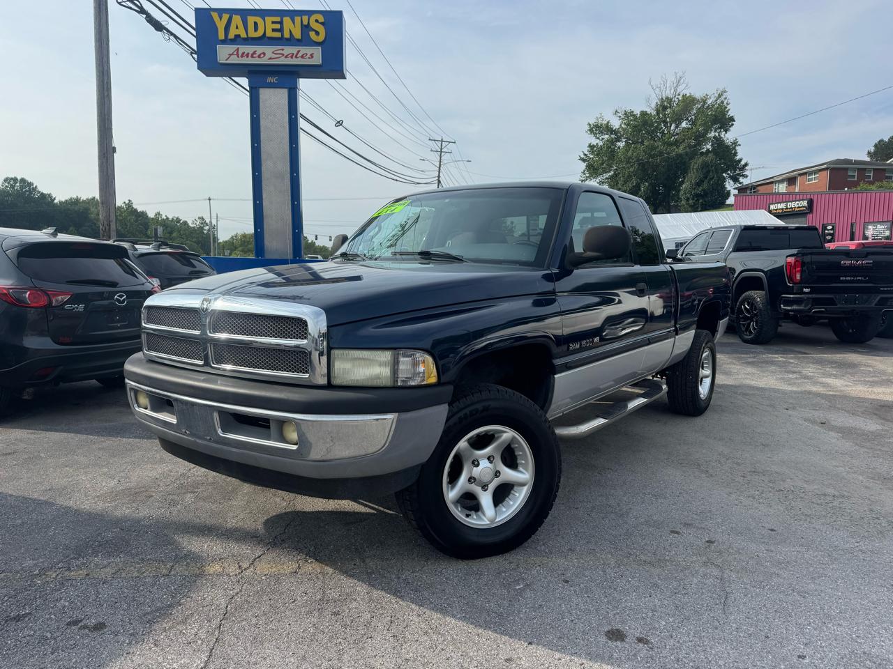 Dodge Ram 1500 4dr Quad Cab 139" WB 4WD 2001
