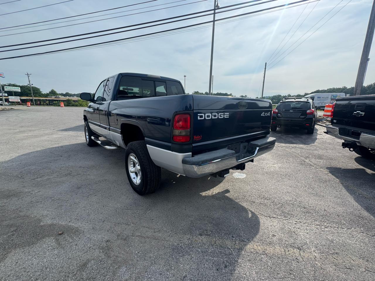 Dodge Ram 1500 4dr Quad Cab 139" WB 4WD 2001