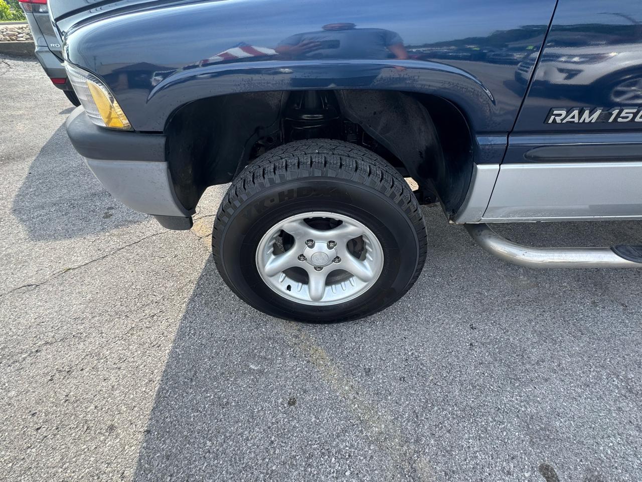 Dodge Ram 1500 4dr Quad Cab 139" WB 4WD 2001