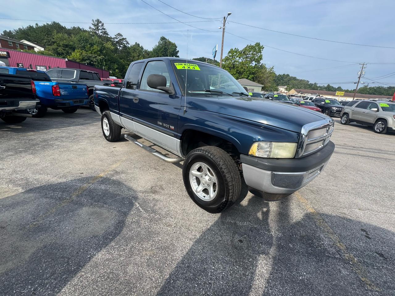 Dodge Ram 1500 4dr Quad Cab 139" WB 4WD 2001