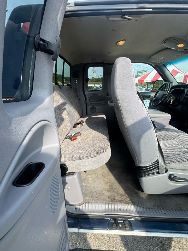 Dodge Ram 1500 4dr Quad Cab 139" WB 4WD 2001