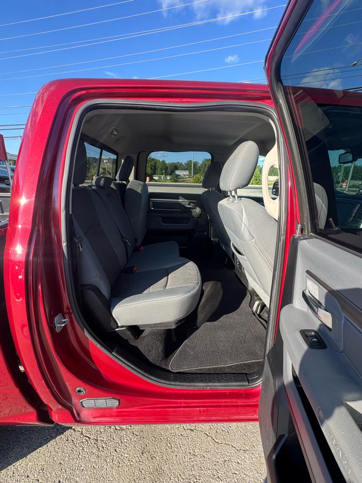 RAM 1500 4WD Crew Cab 140.5" Big Horn 2014