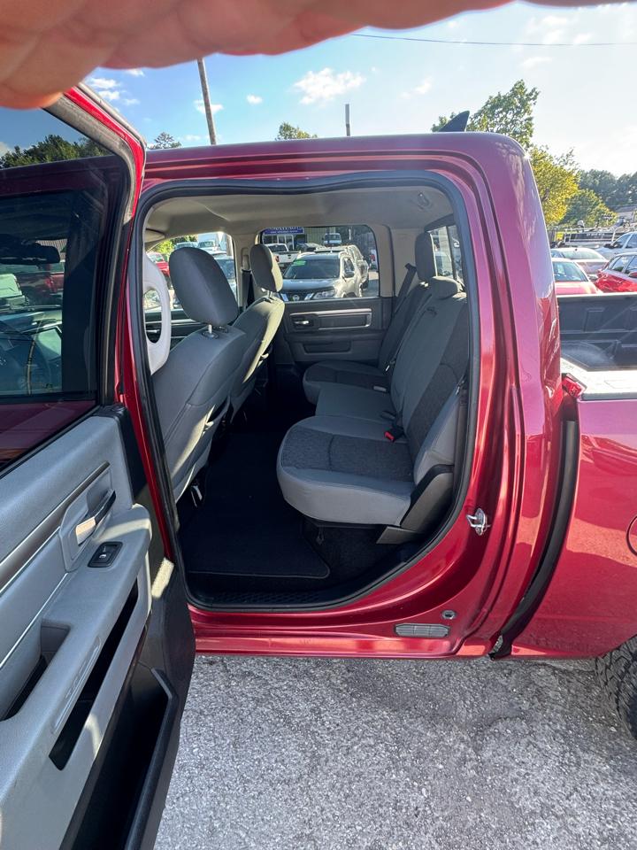RAM 1500 4WD Crew Cab 140.5" Big Horn 2014