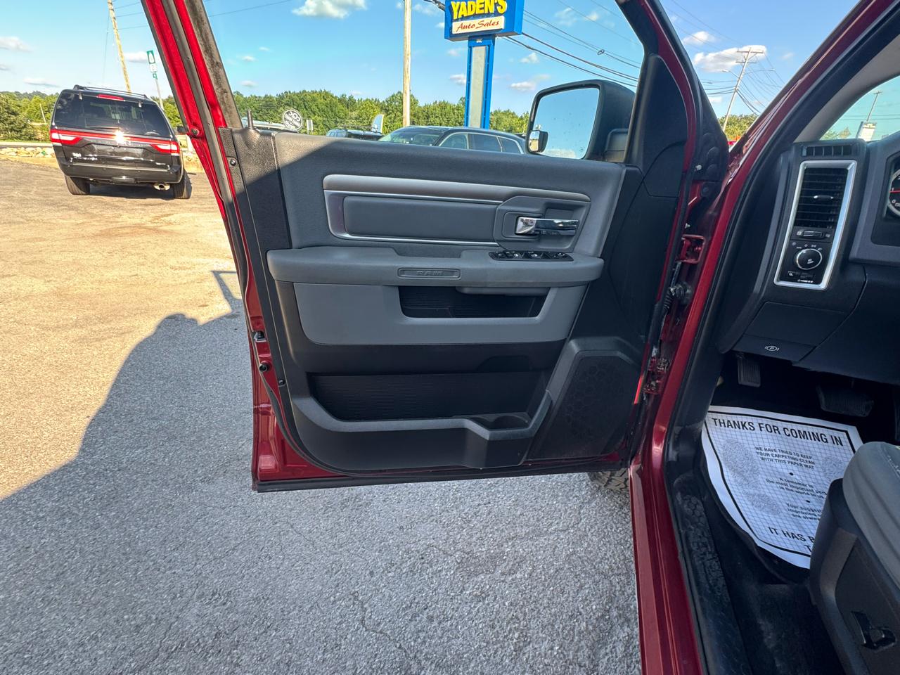 RAM 1500 4WD Crew Cab 140.5" Big Horn 2014