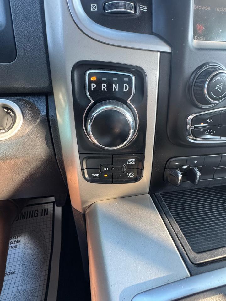 RAM 1500 4WD Crew Cab 140.5" Big Horn 2014