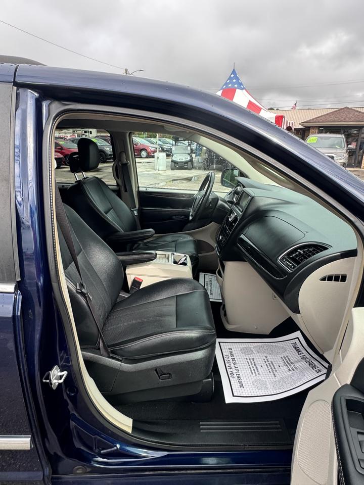 Chrysler Town & Country 4dr Wgn Touring-L 2016