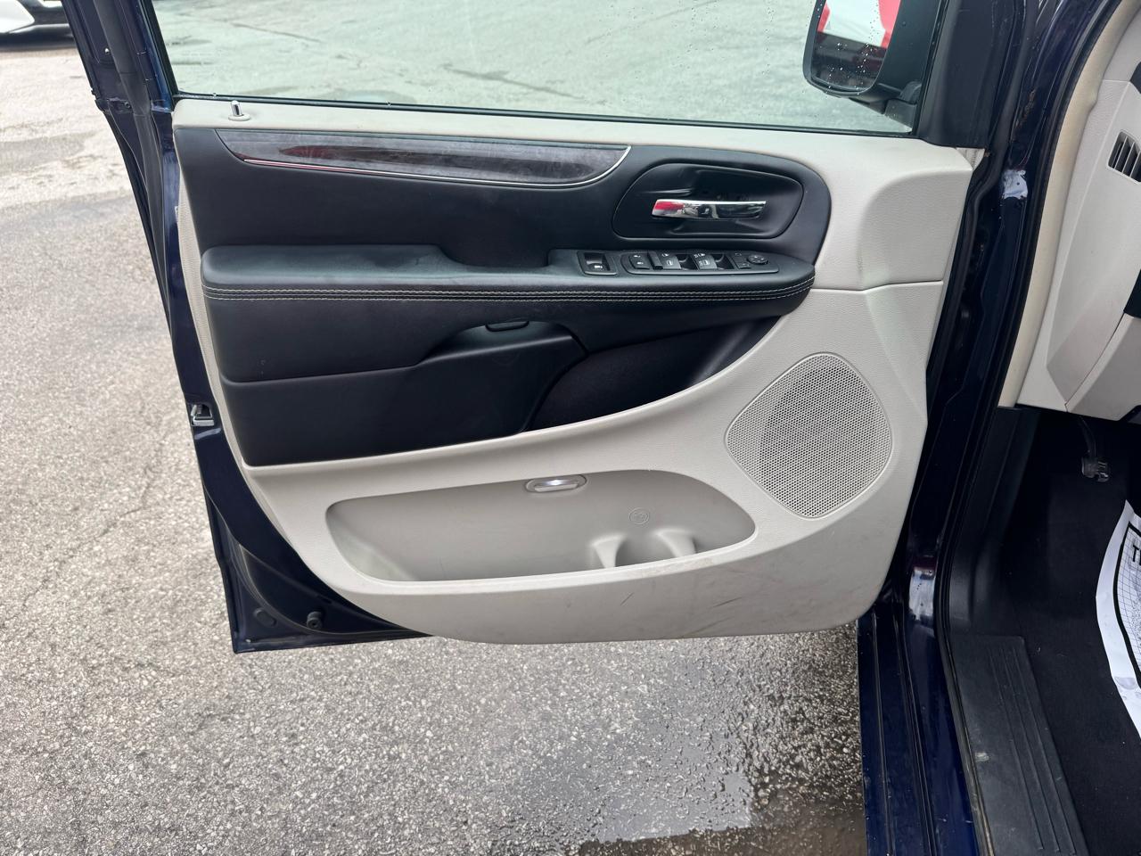 Chrysler Town & Country 4dr Wgn Touring-L 2016