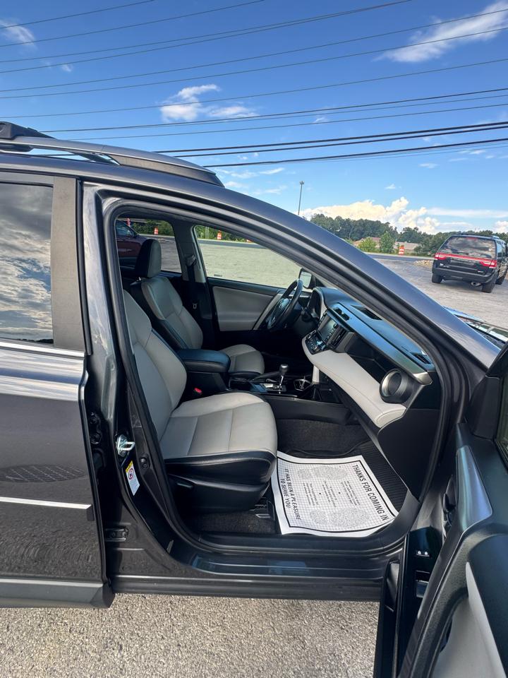 Toyota RAV4 Limited AWD (Natl) 2017