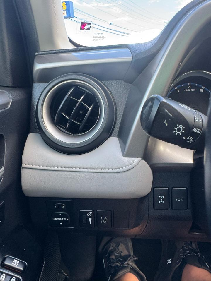 Toyota RAV4 Limited AWD (Natl) 2017