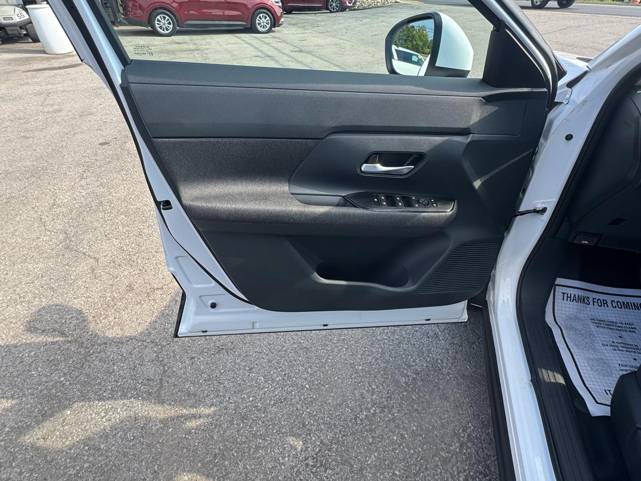 Nissan Kicks SV FWD 2025