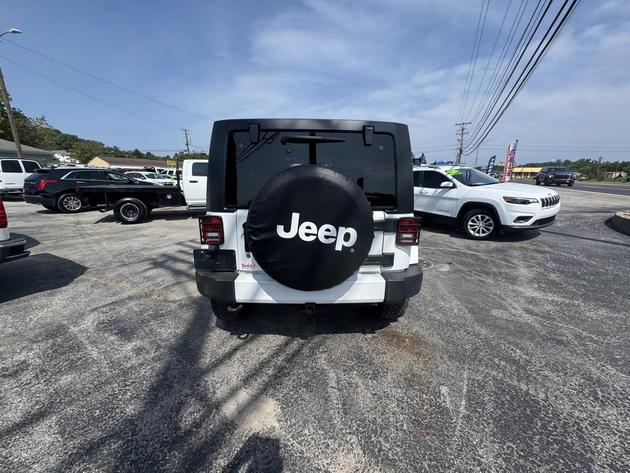 Jeep Wrangler Unlimited 4WD 4dr Sahara 2016