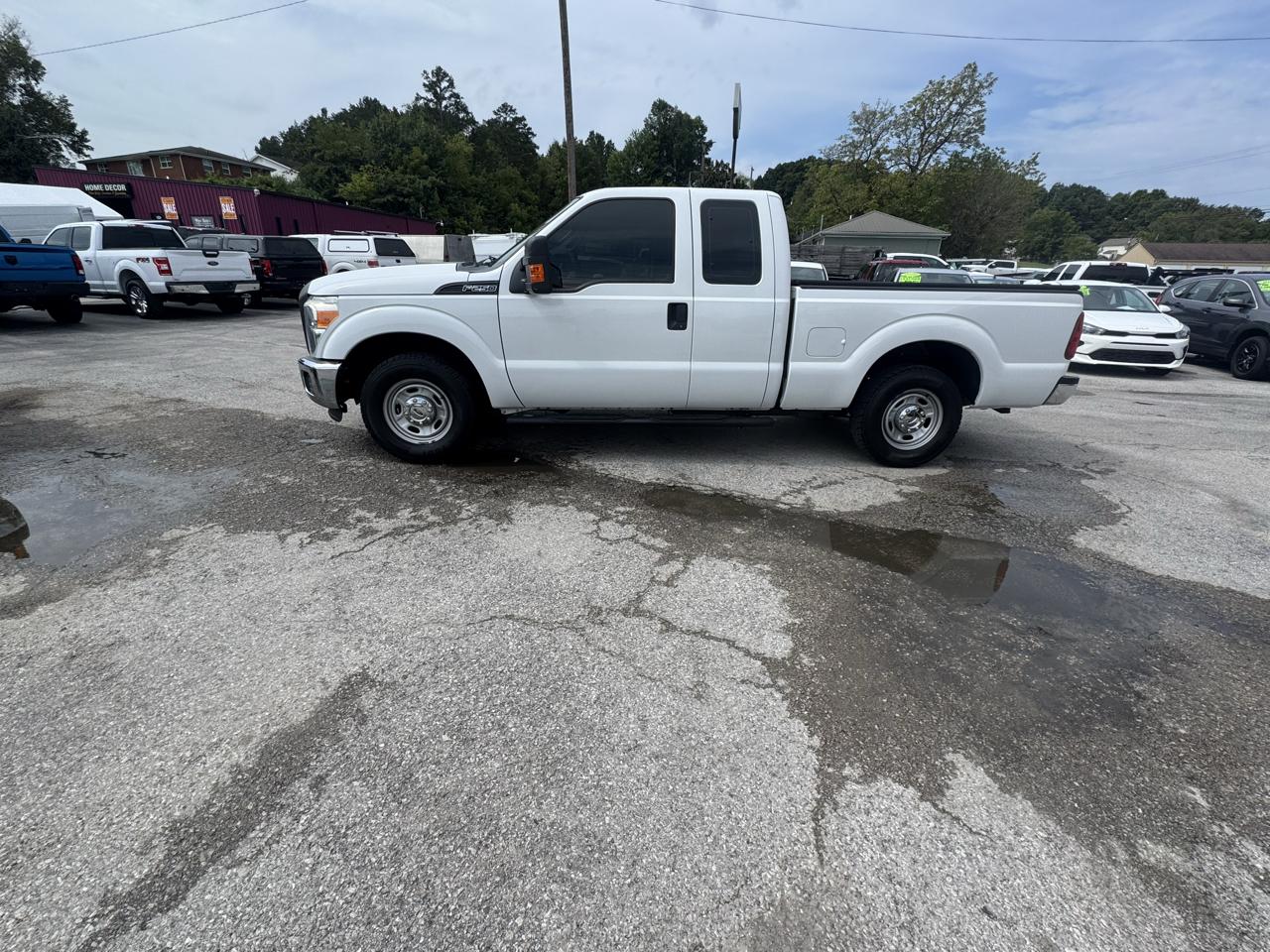 Ford Super Duty F-250 SRW 2WD SuperCab 142" XL 2015