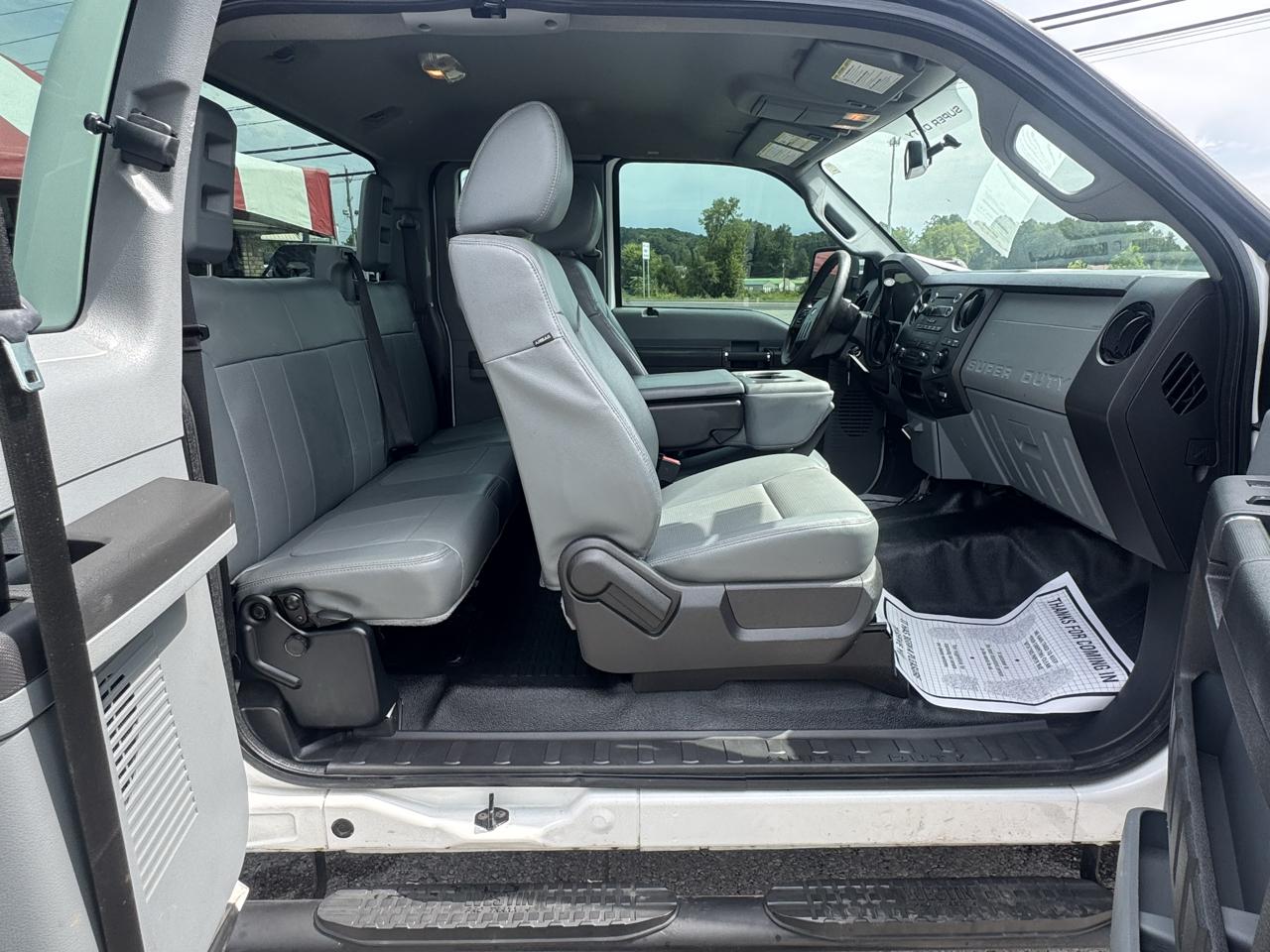 Ford Super Duty F-250 SRW 2WD SuperCab 142" XL 2015