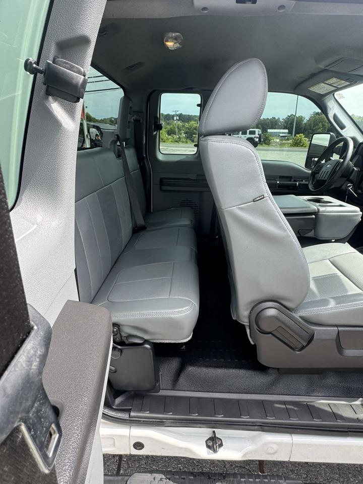 Ford Super Duty F-250 SRW 2WD SuperCab 142" XL 2015