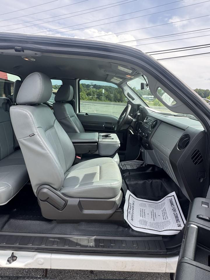 Ford Super Duty F-250 SRW 2WD SuperCab 142" XL 2015