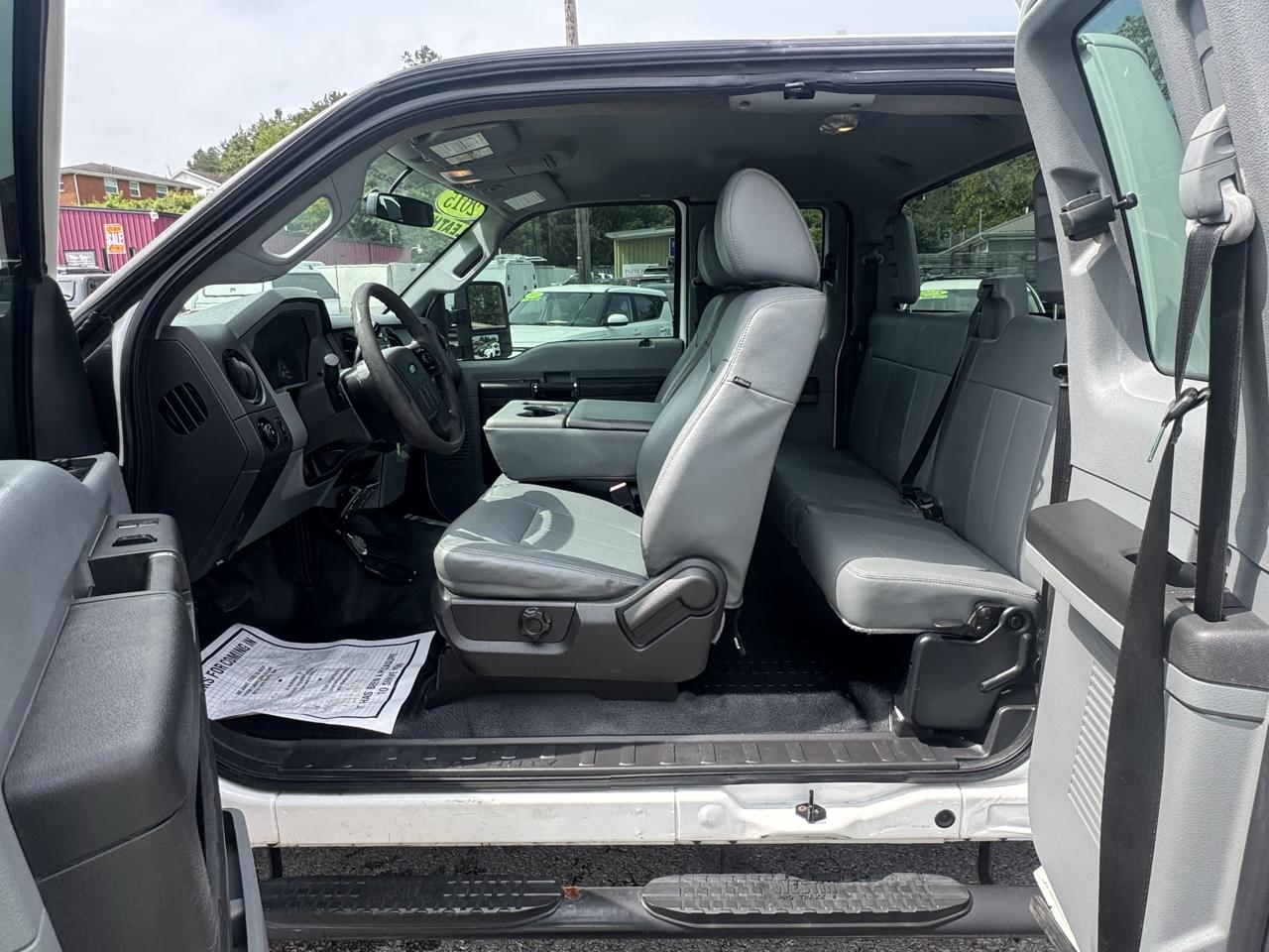 Ford Super Duty F-250 SRW 2WD SuperCab 142" XL 2015