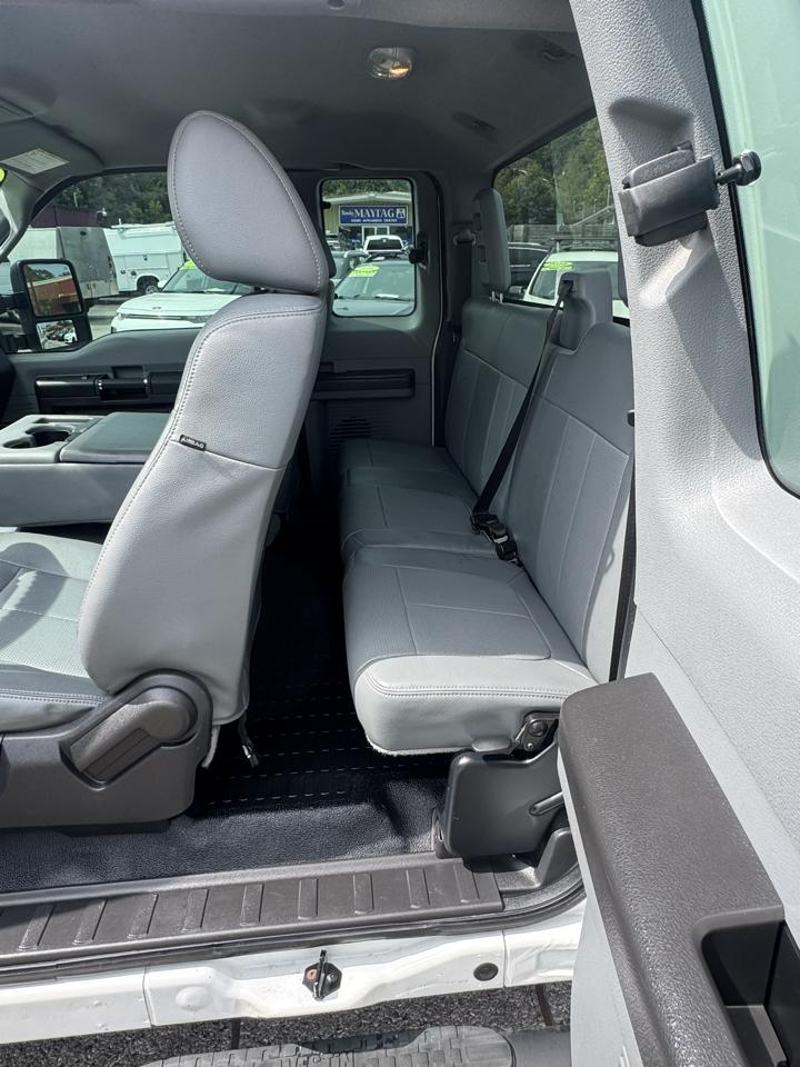 Ford Super Duty F-250 SRW 2WD SuperCab 142" XL 2015