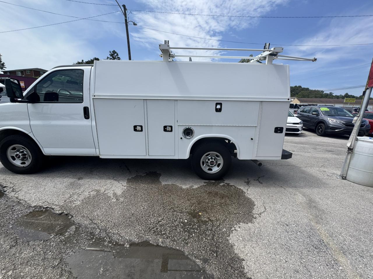 GMC Savana Commercial Cutaway 3500 Van 139" 2020