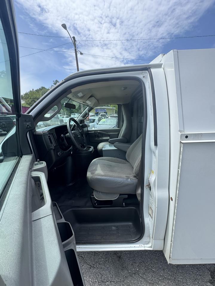 GMC Savana Commercial Cutaway 3500 Van 139" 2020