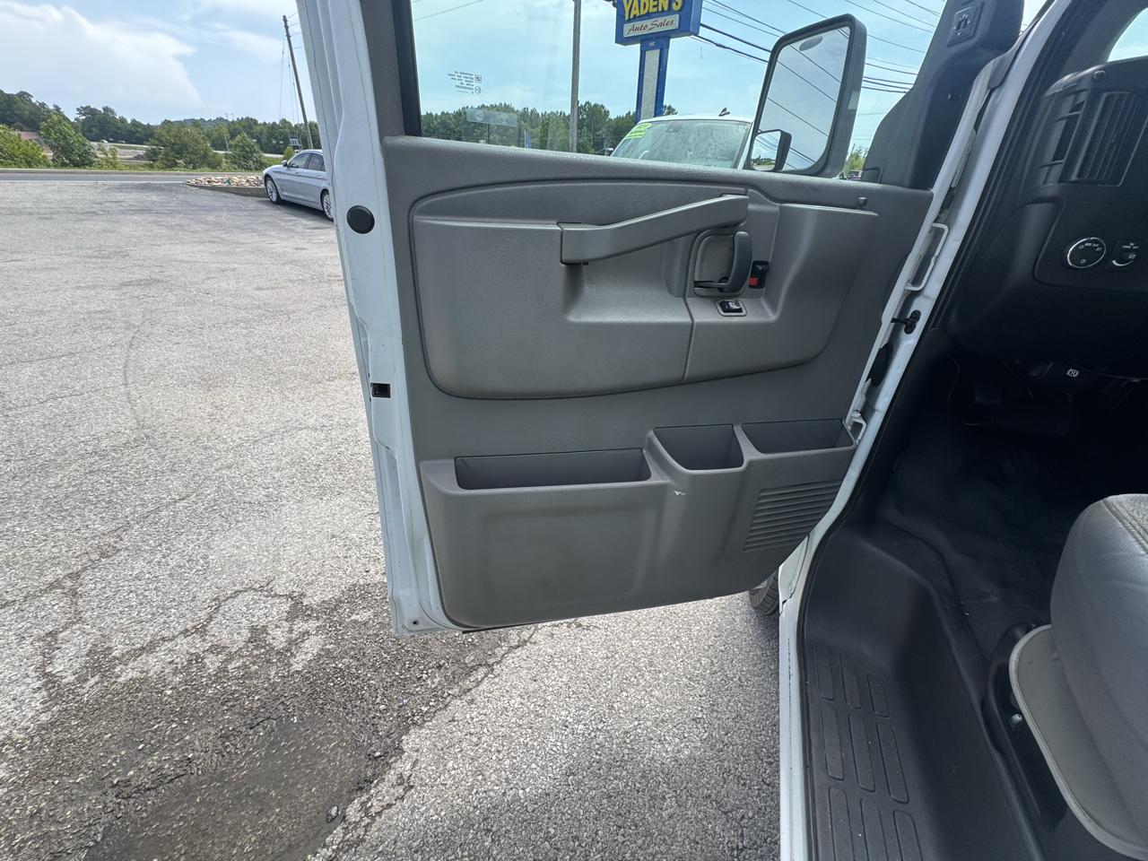 GMC Savana Commercial Cutaway 3500 Van 139" 2020