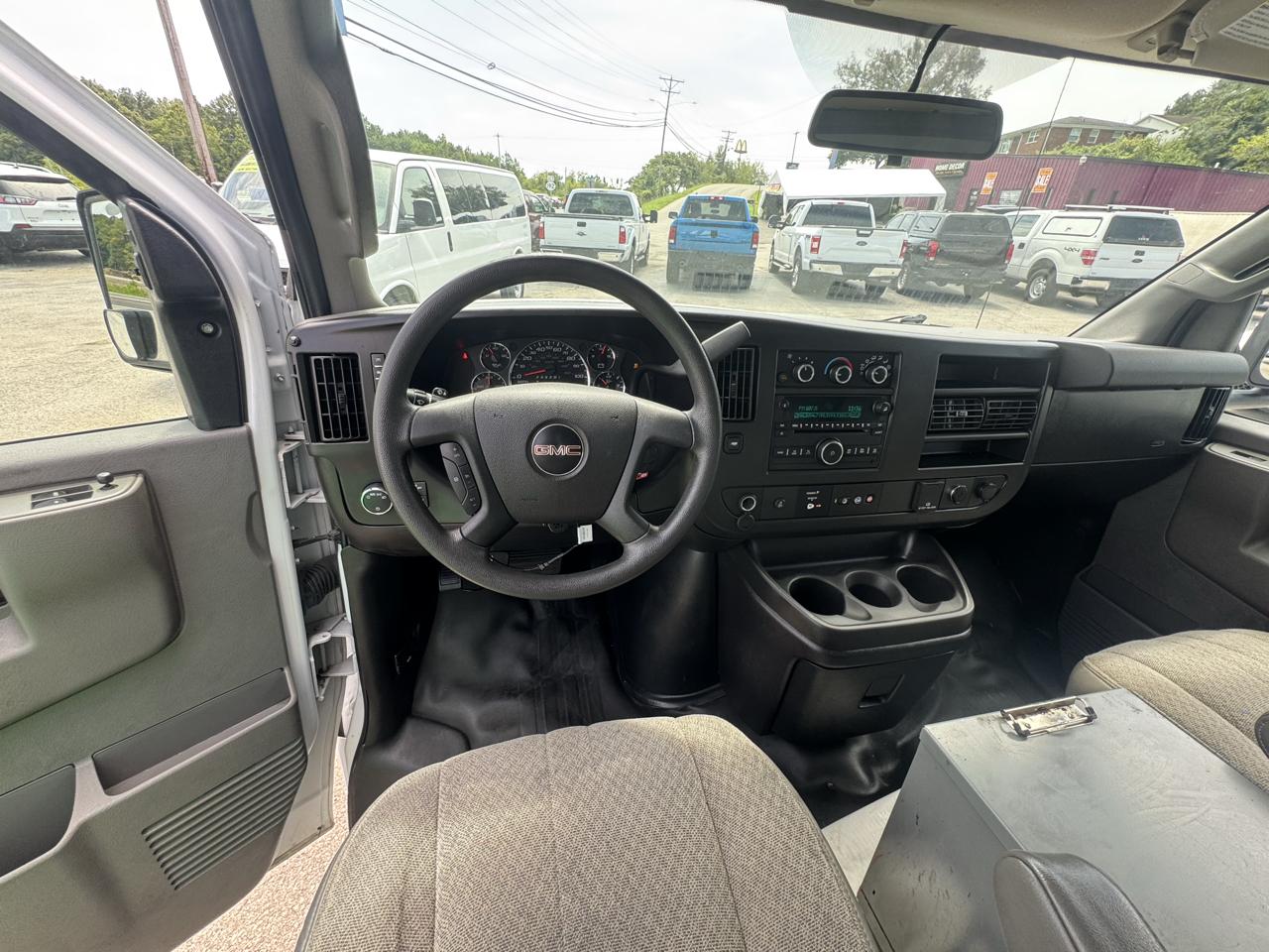 GMC Savana Commercial Cutaway 3500 Van 139" 2020