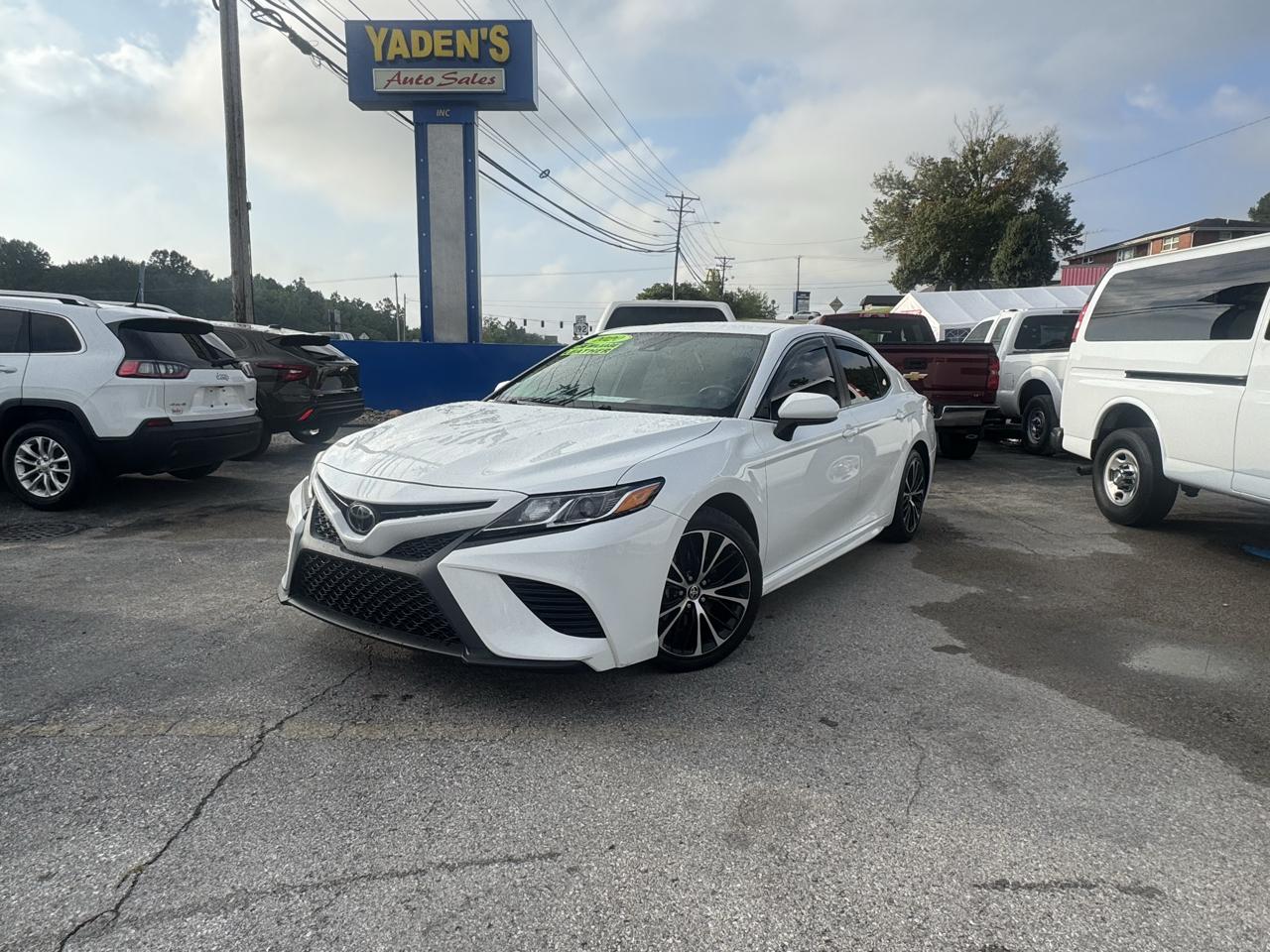 Toyota Camry SE Auto (Natl) 2020