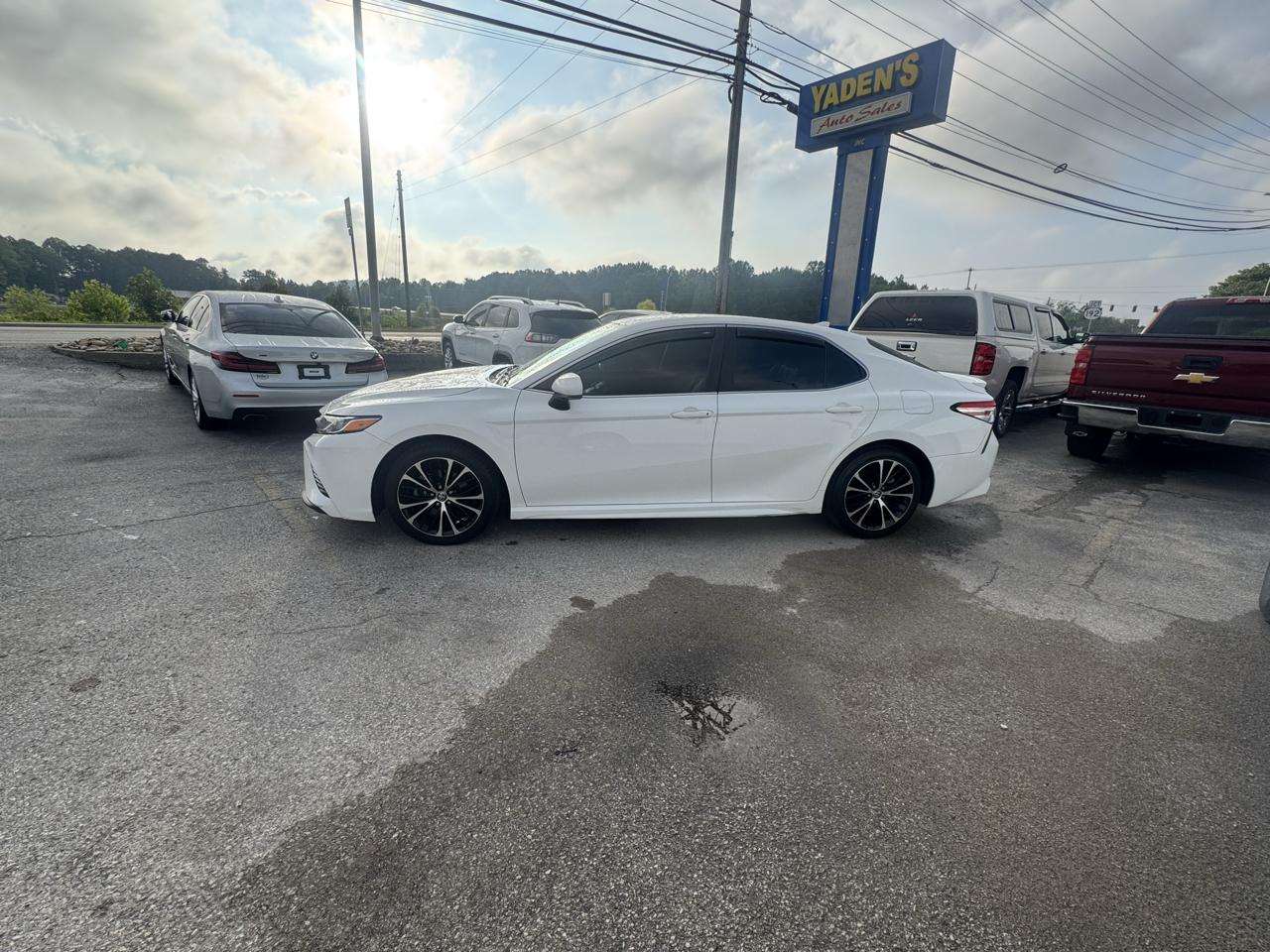 Toyota Camry SE Auto (Natl) 2020