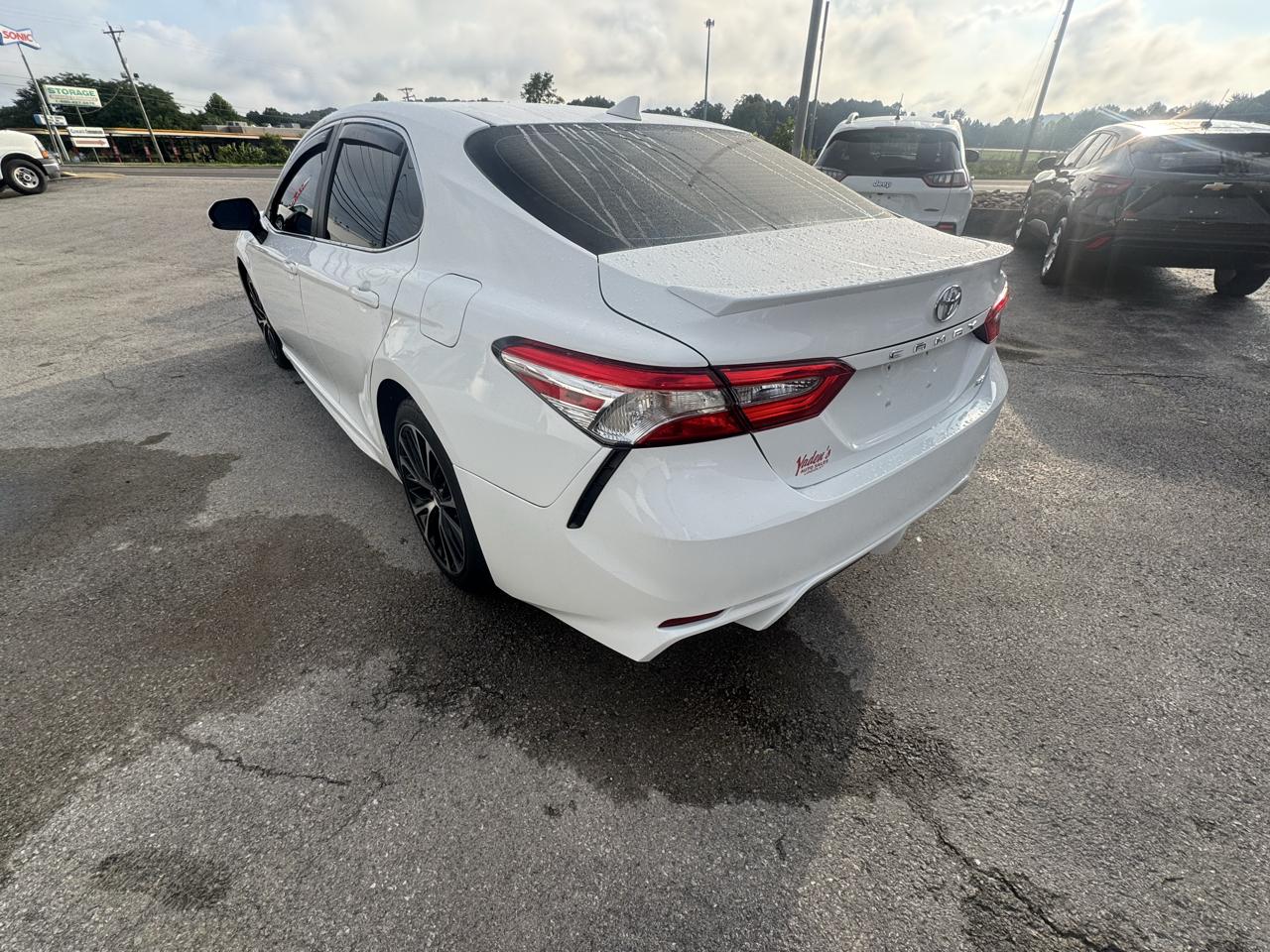 Toyota Camry SE Auto (Natl) 2020
