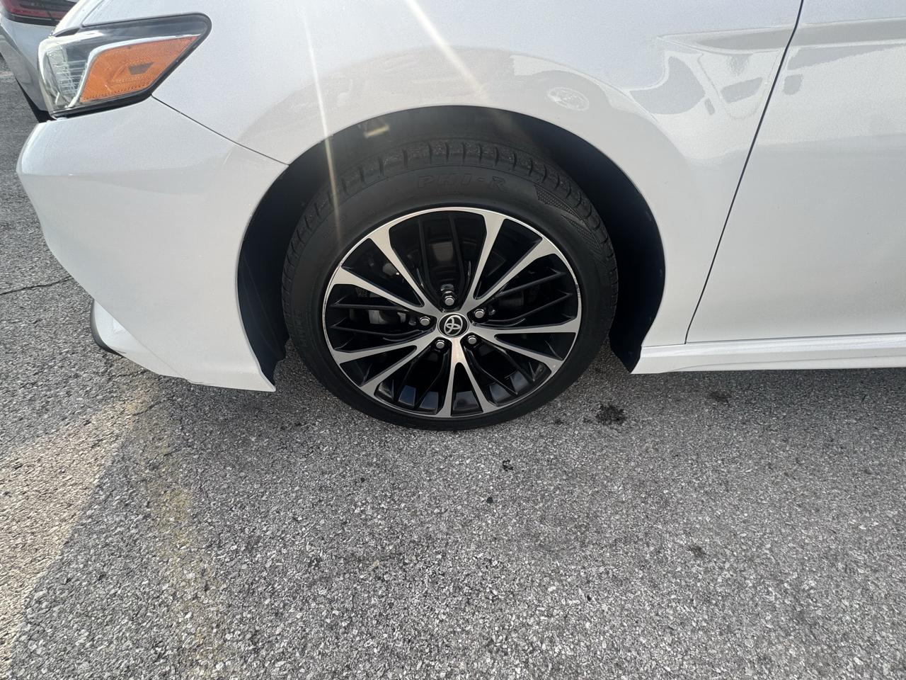 Toyota Camry SE Auto (Natl) 2020